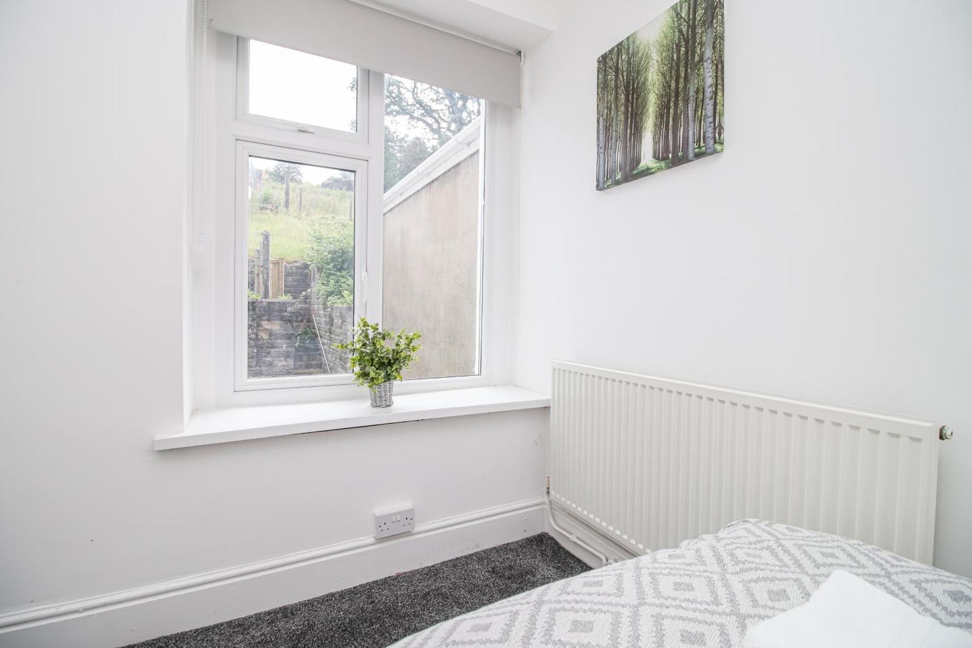 Norton Terrace Charming Home In The Beautiful Afan Forest By Staystaycations Порт Толбът Екстериор снимка